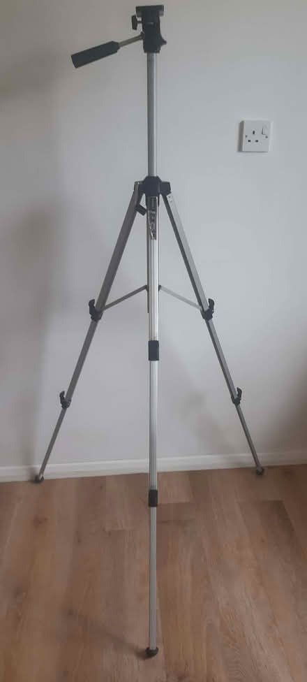 Photo of free Tripod (World's End RH15) #1