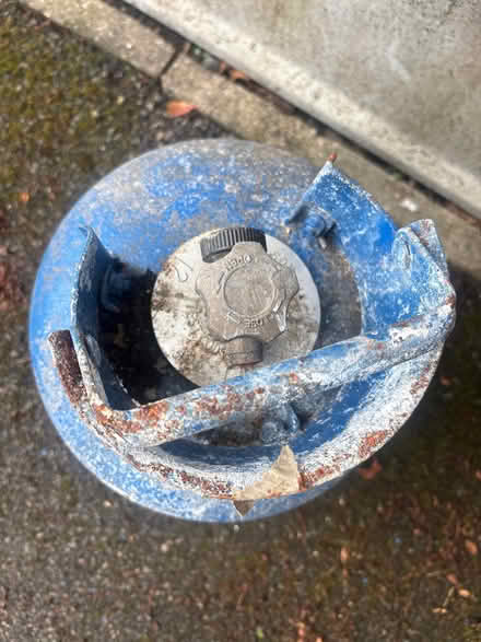 Photo of free Calor Gas 4.5 kg butane (Pass Courtyard LE65) #2