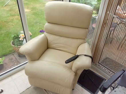 Photo of free electric riser/recliner (Linton CB21) #3