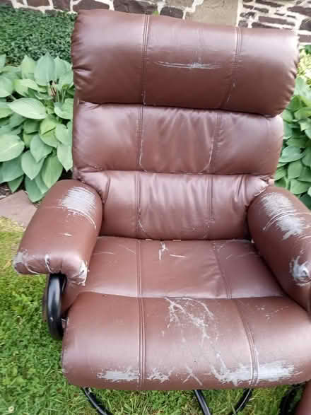 Photo of free Well-Loved Reclner (Woxall) #2