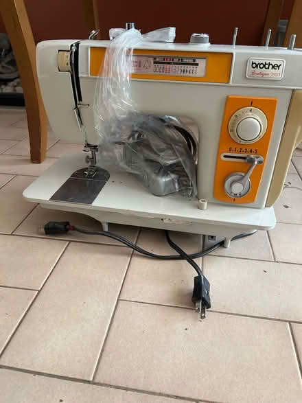 Photo of free Sewing Machine- not working (Beacon Hill) #1