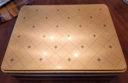 Photo of free metal gift box (SE Washington DC) #1