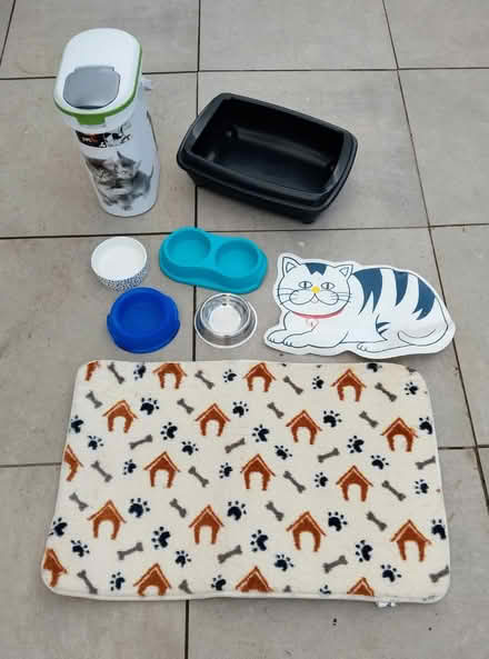 Photo of free Various items for a cat (Hereford HR4) #1