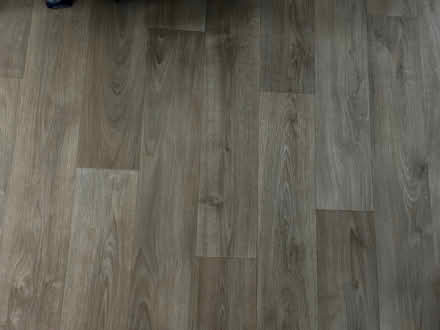 Photo of free vinyl flooring (Clewer Green SL4) #2