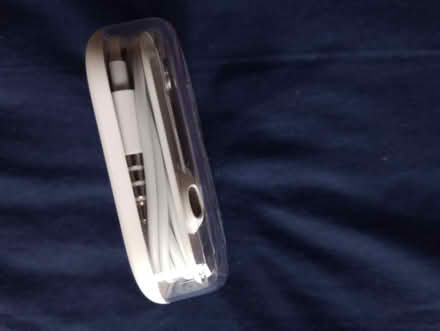 Photo of free Apple wired earphones (Kingsway BA2) #2