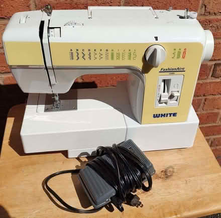 Photo of free Sewing Machine - 120 Volt / 60 Hz - Canadian/American (Franche DY11) #1
