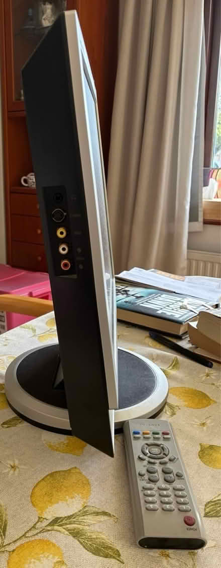 Photo of free Samsung Monitor (Wantage OX12) #2