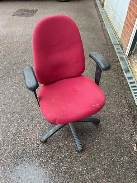 Photo of free Red office chair, quite worn (Chells Manor SG1) #1