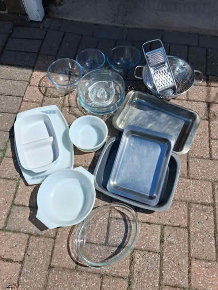 Photo of free Kitchen items, Pyrex etc (Wollaton ng8) #1