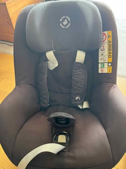Photo of free Child’s car sear 0 - 15 mths (Levens) #3