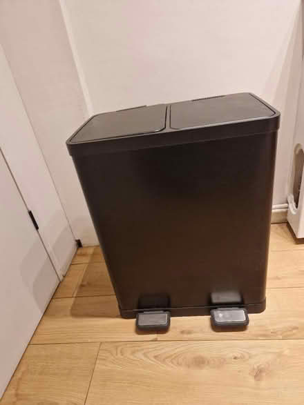 Photo of free Double pedal bin (SW6) #1