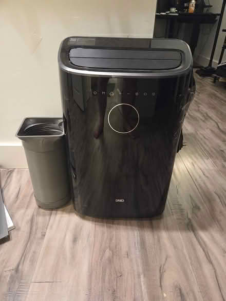 Photo of free Window AC unit (Downtown) #1