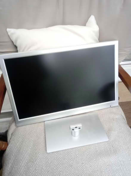 Photo of free TV/DVD combi (Horsham, near Bennetts Field) #1