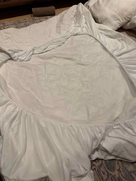 Photo of free Fitted sheet (white) (SE1 3LD) #1
