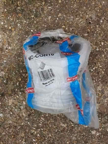 Photo of free WC Pan connector WC-con16 (GU2 Stoughton) #1