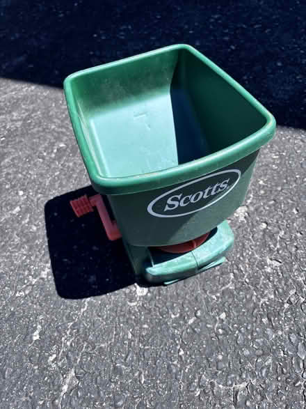 Photo of free Seed Spreader (Bayview Ave and Wellington St) #1