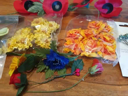 Photo of free Paper / fabric flowers for crafts + old cutlery (Hungerford RG17) #4