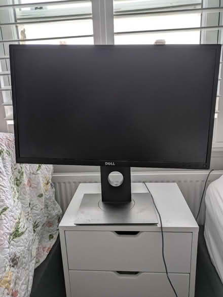 Photo of free Dell monitor (E17 Wood Street / Walthamstow) #4