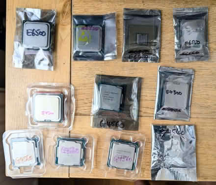 Photo of free Box of Intel Pentium G4560 and other old CPUs (Kew TW9) #1
