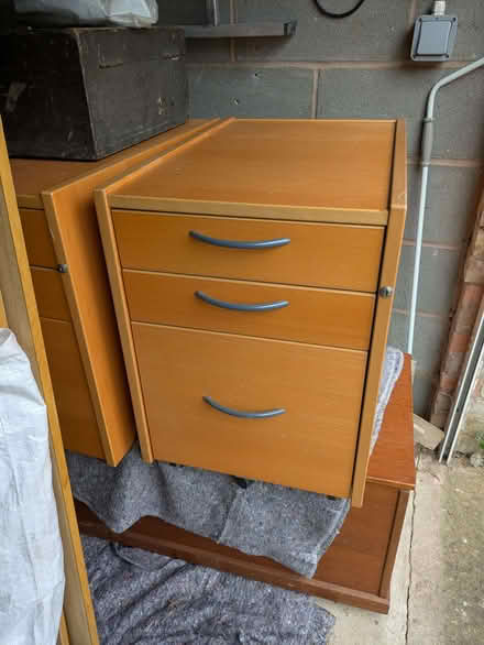 Photo of free IKEA Effective T desking system (World's End SY6) #1