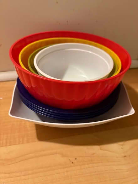 Photo of free Variety of plastic bowls (L5L 5P5) #2