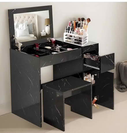 Photo of free Vanity Desk Dressing Table (Birmingham B29) #2
