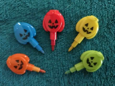 Photo of free Halloween Jack-o'-lantern Crayons (West 7th) #3