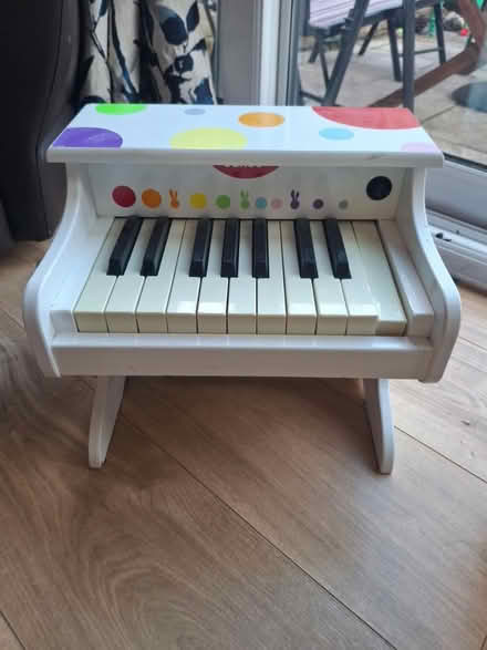 Photo of free Kids piano (SL6 Taplow) #1