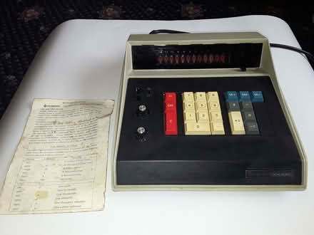 Photo of free Hitachi KK 421 Desktop Electronic Calculator (High Hesket CA4) #1