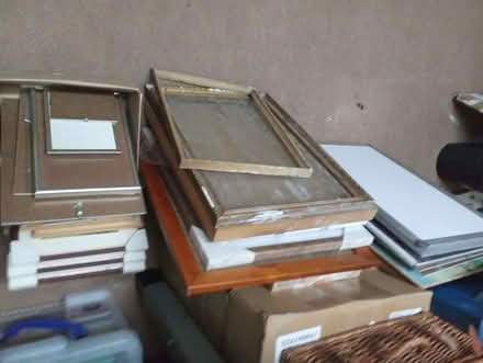 Photo of free picture frames and 2 small whiteboards (Notting Hill Gate W2) #1