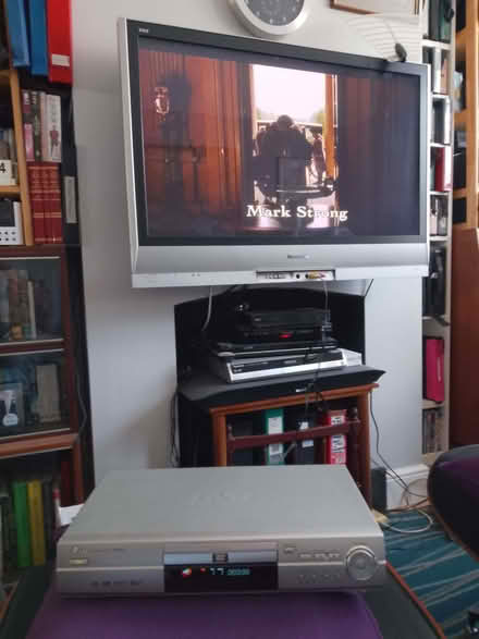 Photo of free Older LG DVD/CD/VCD player (Wealdstone HA3) #1