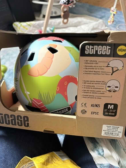 Photo of free New medium cycle helmet (SE13) #1