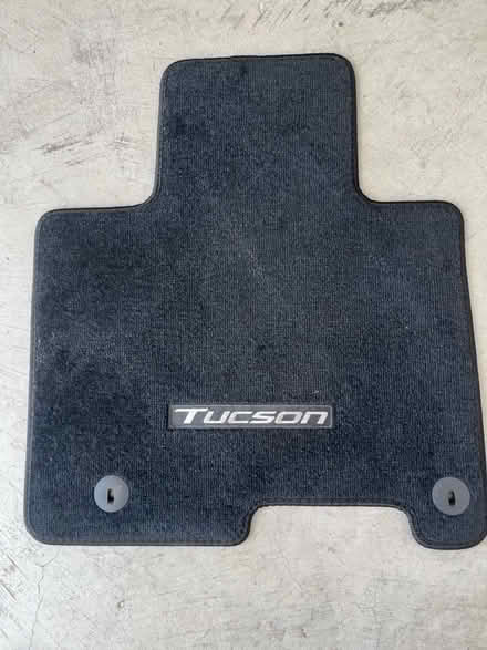 Photo of free Hyundai Tucson Hyb. 2026 Flr Mats (San Jose near Eastridge Mall) #3