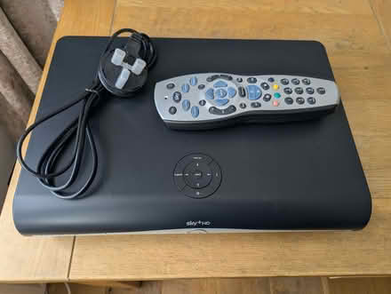 Photo of free sky+ hd box drx890 + remote + power lead (Kew TW9) #4