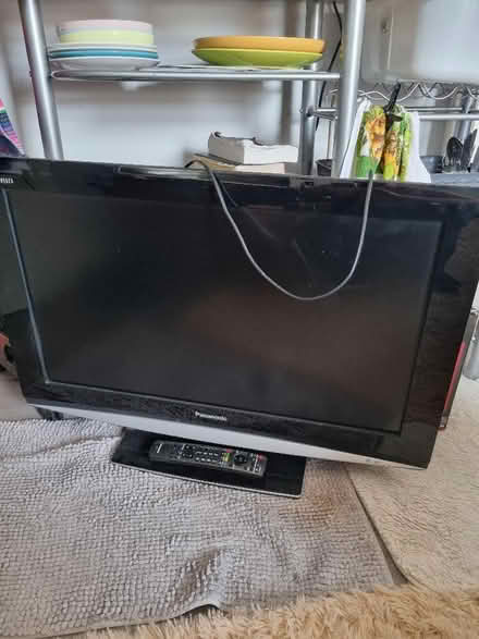 Photo of free 32" Tv (Catford SE6) #1