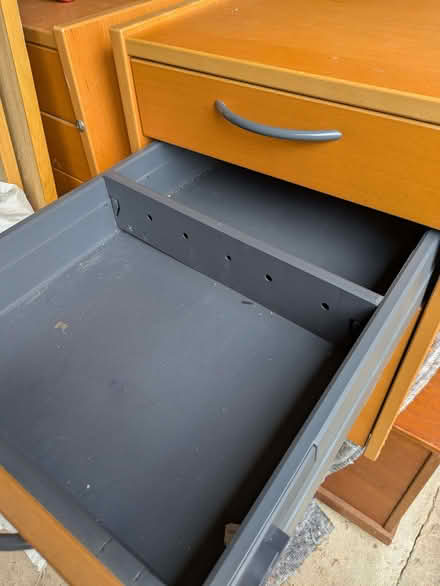 Photo of free IKEA Effective T desking system (World's End SY6) #3