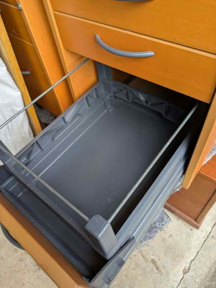 Photo of free IKEA Effective T desking system (World's End SY6) #2