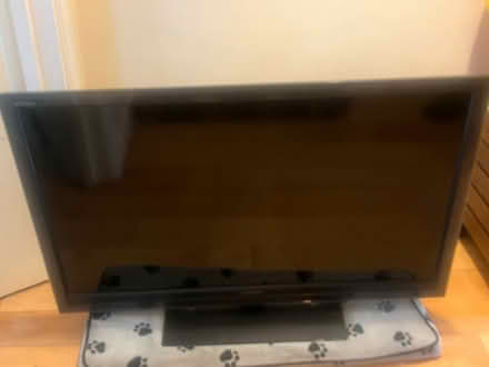 Photo of free Sony Bravia TV plus dab radio (SE9) #1