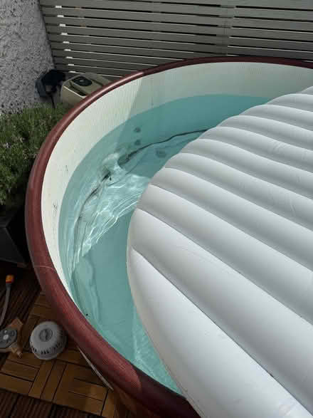 Photo of free Inflatable hot tub (Hitchin) #3