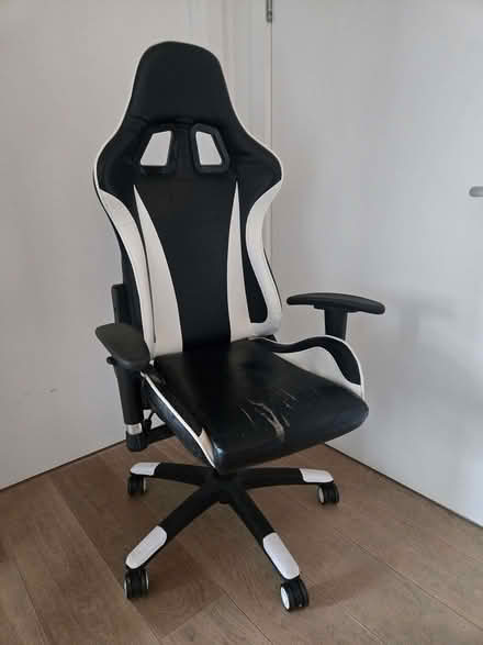 Photo of free Gaming chair (Walworth SE17) #1