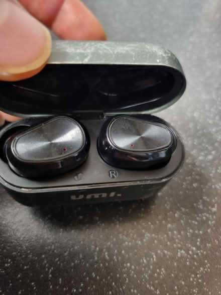 Photo of free Bluetooth wireless headphones (SE20) #2