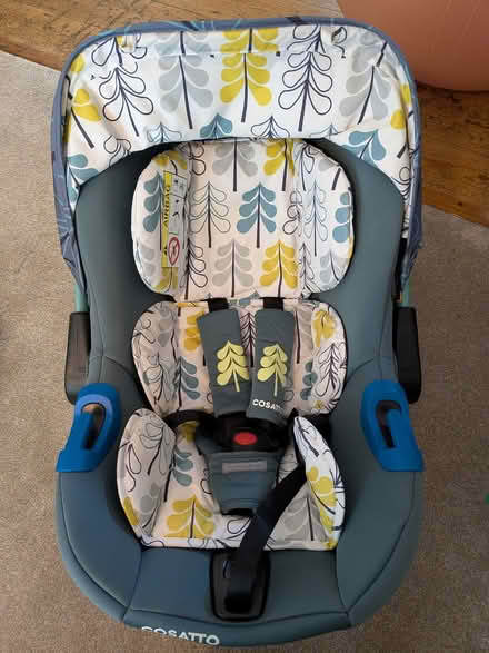 Photo of free Cosatto infant car seat with 2 isofix bases (Caversham RG4) #4