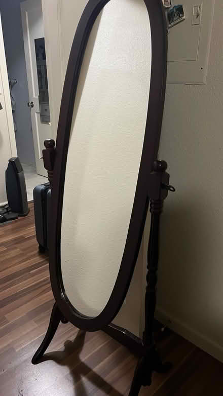 Photo of free Standing Mirror (Lynnwood/Scriber Lake) #1