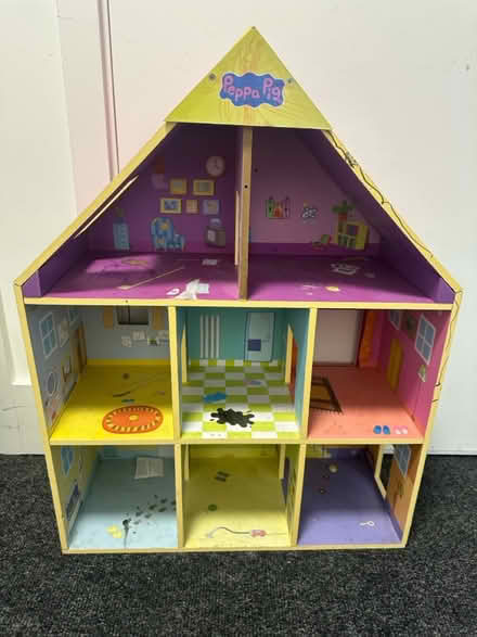 Photo of free papa pigs house (Woodgreen N22) #1