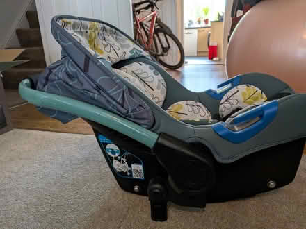 Photo of free Cosatto infant car seat with 2 isofix bases (Caversham RG4) #2