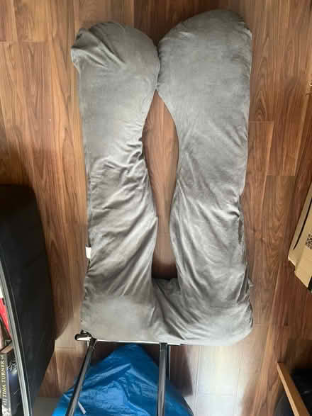 Photo of free Pregnancy Pillow (WC1X) #2