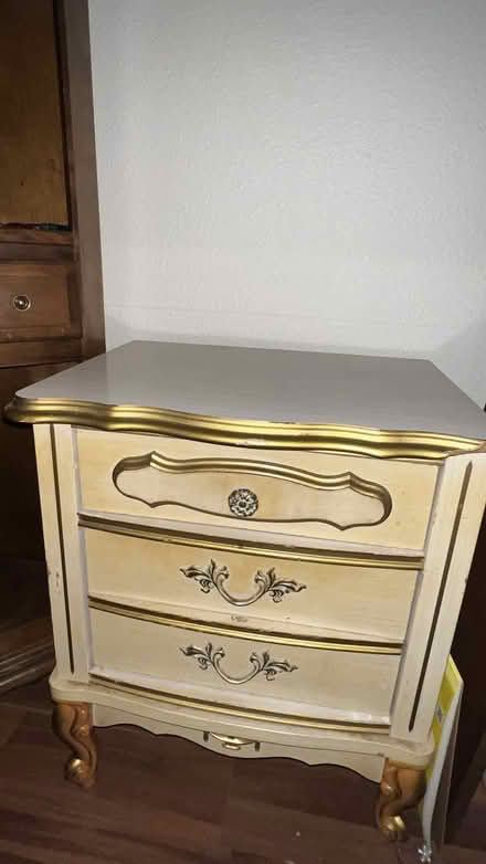 Photo of free Side table (Lynnwood/Scriber Lake) #1