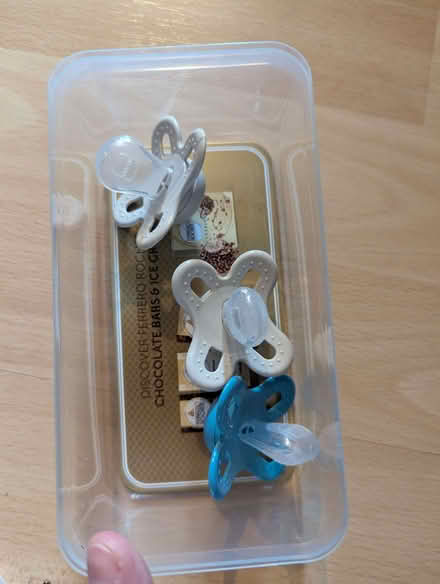 Photo of free 3 pacifiers for 0-2 months old Never used CAN POST (Whoberley CV5) #1