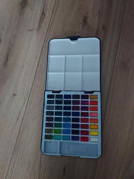 Photo of free Crelando watercolour palette (Dagenham RM10) #2