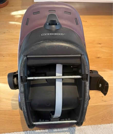 Photo of free Maxi-Cosi Pebble infant car seat (Clapham North, SW9) #3